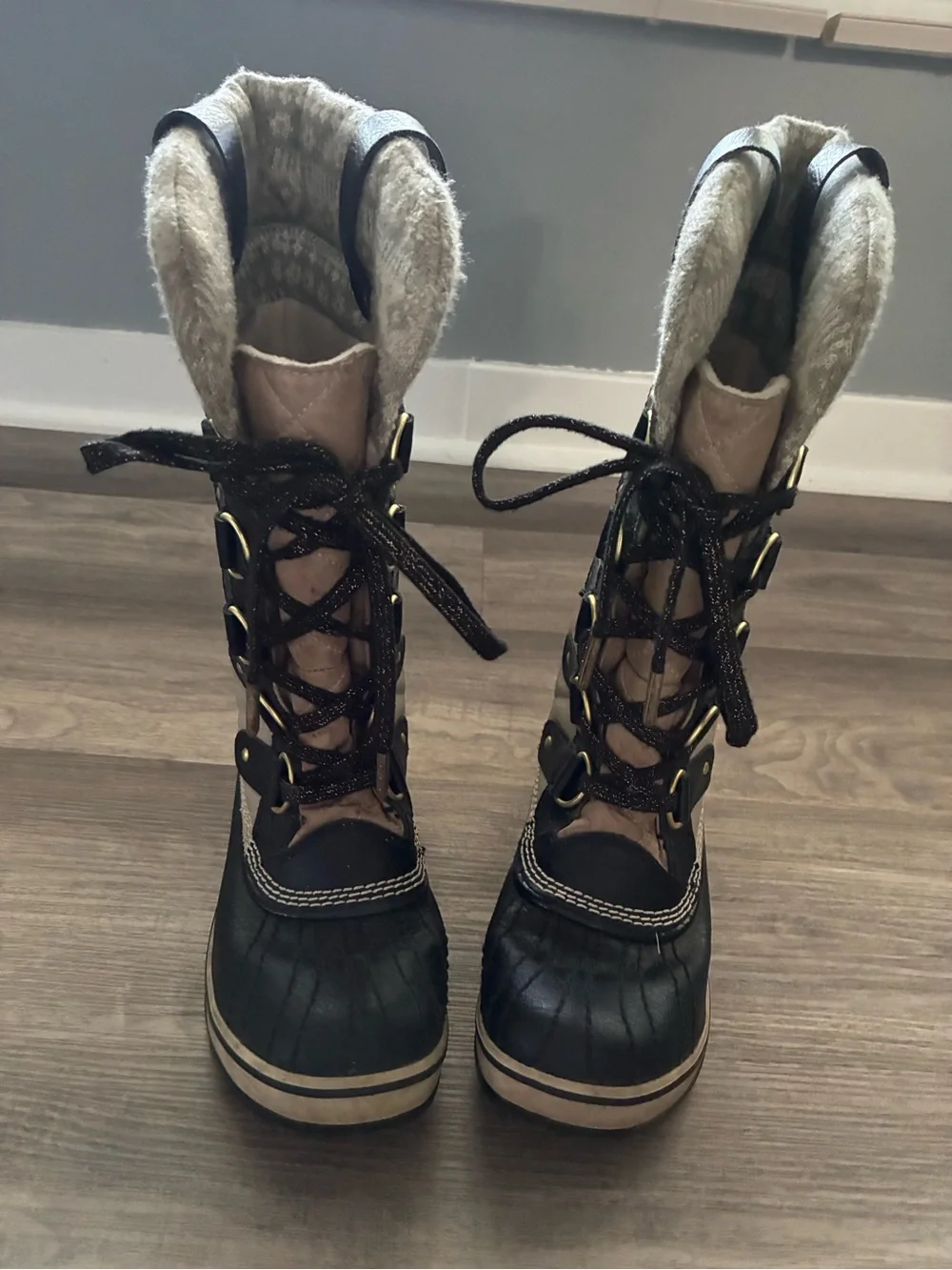 Sorel ' Gray and Black Winter Boots - Quilted Lace-Up